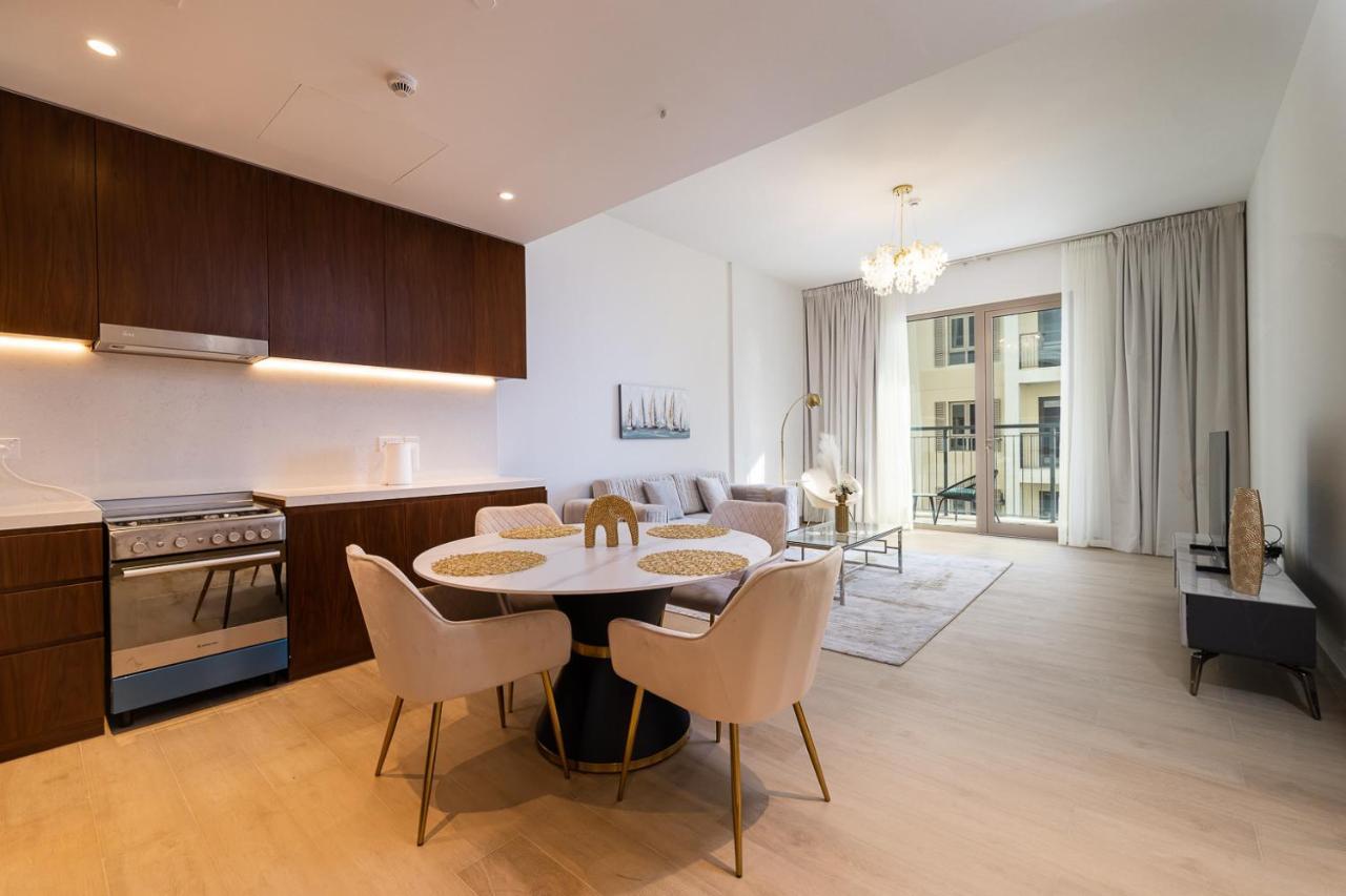 Apartment With Partial Sea View In La Dubai