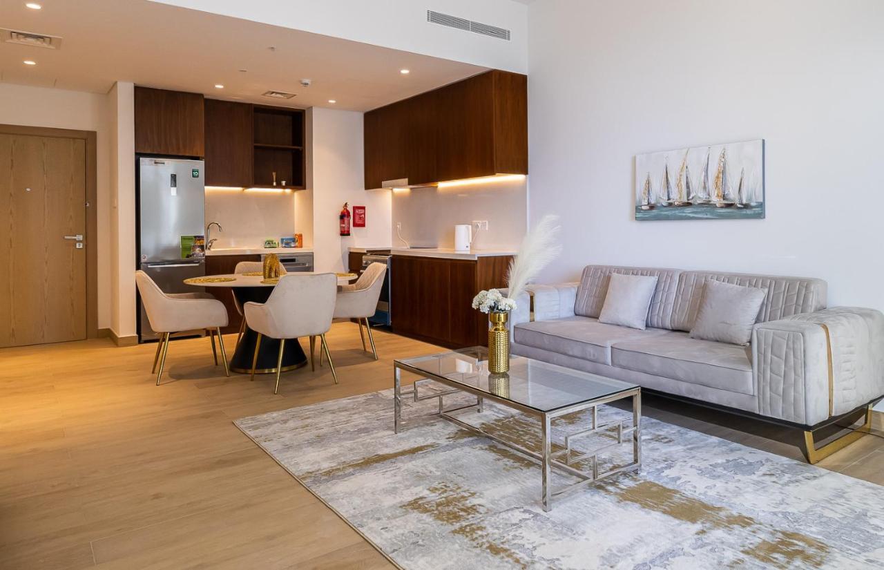 Apartment With Partial Sea View In La Dubai