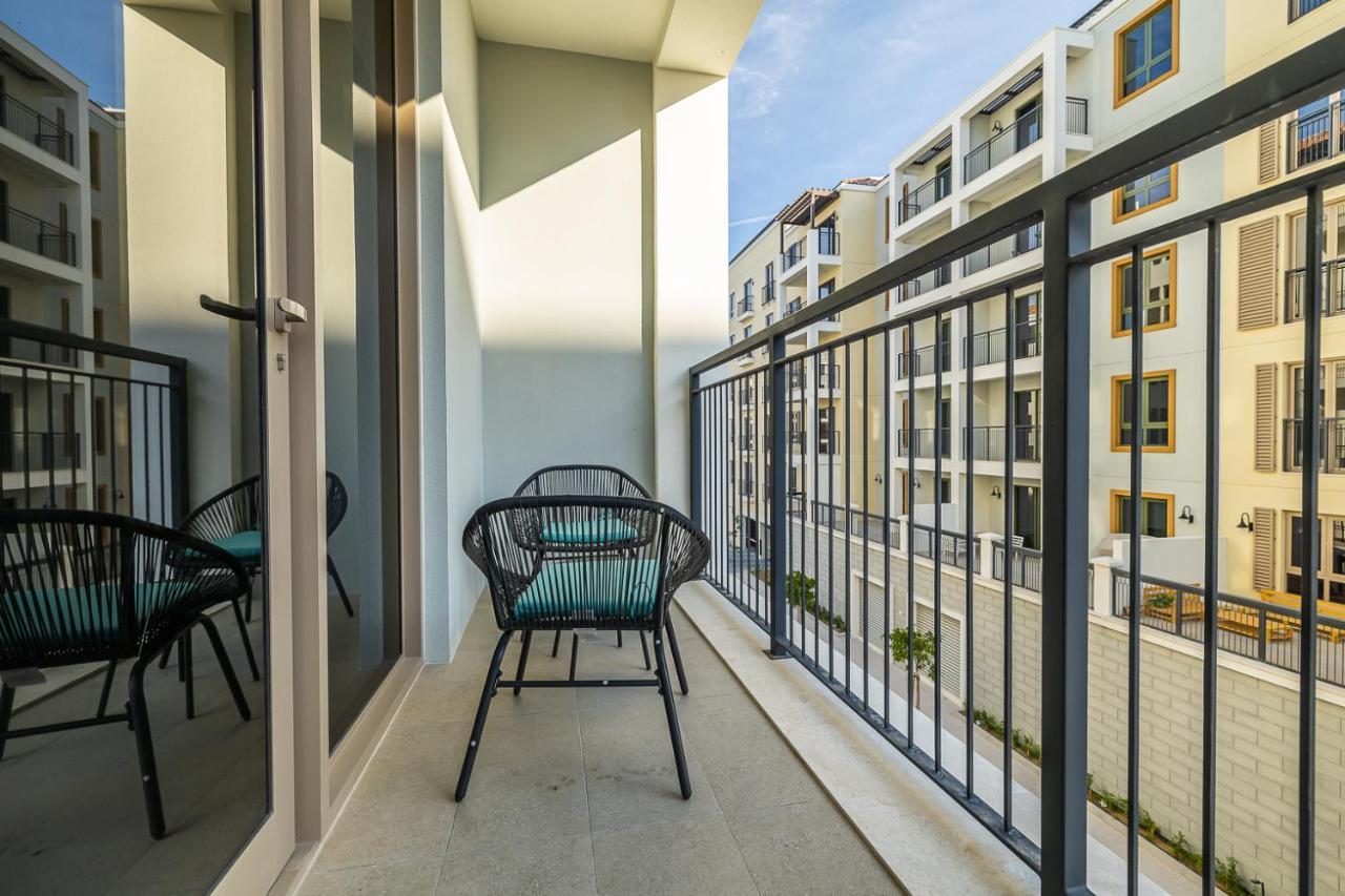 With Partial Sea View In La